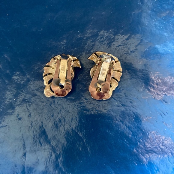 Vintage Avon Earrings Rhinestones and Faux Pearl, Clip On, Silver Tone - Picture 5 of 6